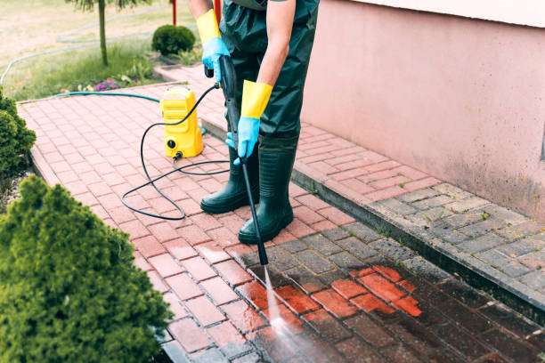 Best Building Exterior Pressure Washing in Howards Grove, WI